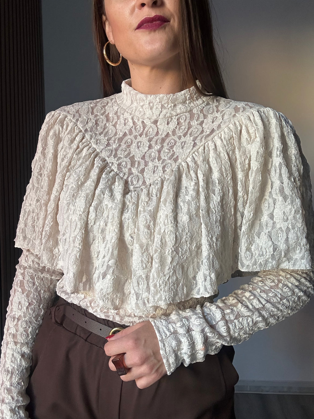 Blusa encaje volante beige