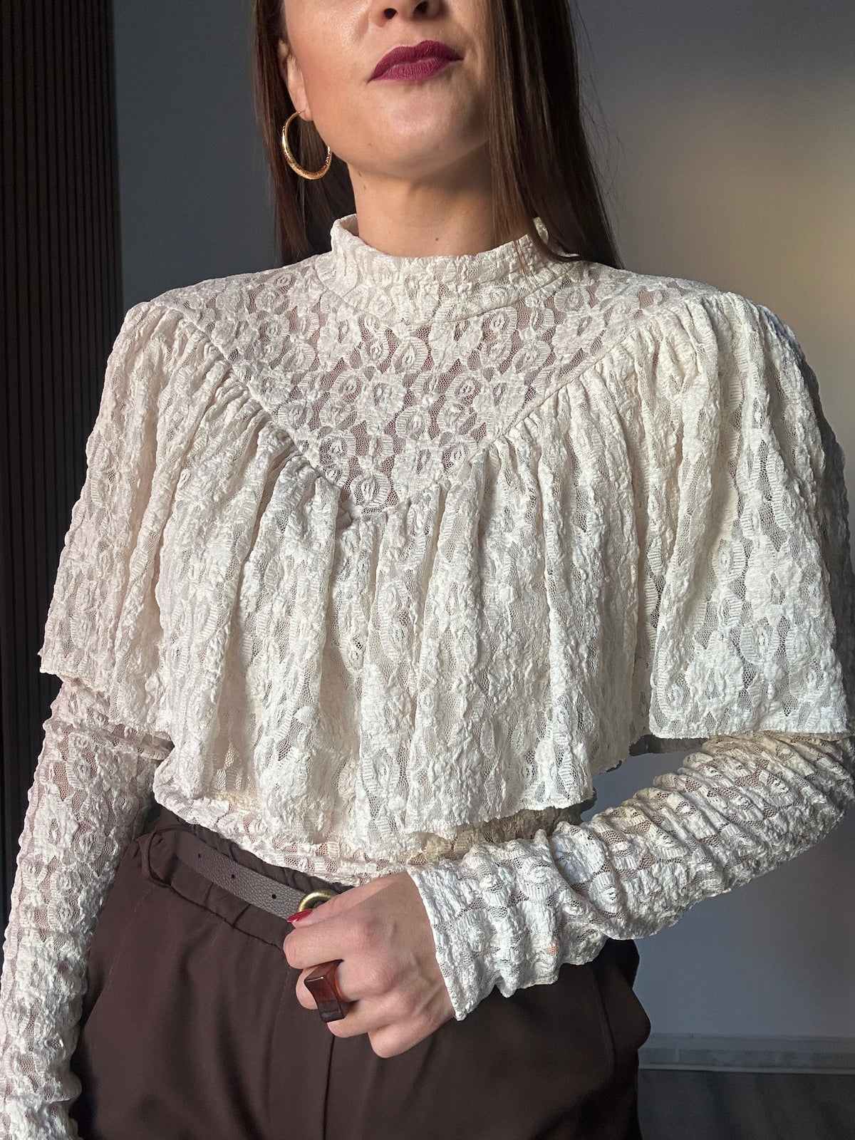 Blusa encaje volante beige