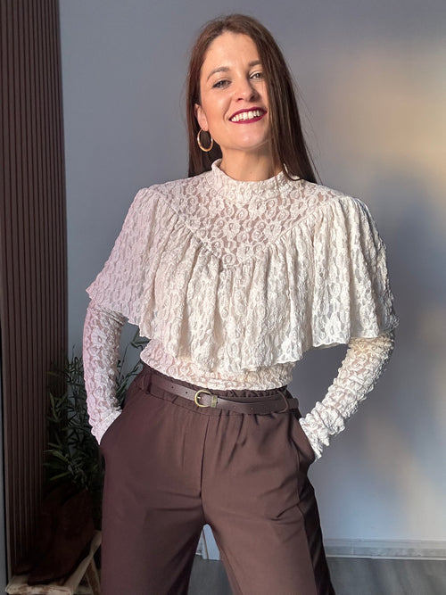 Blusa encaje volante beige