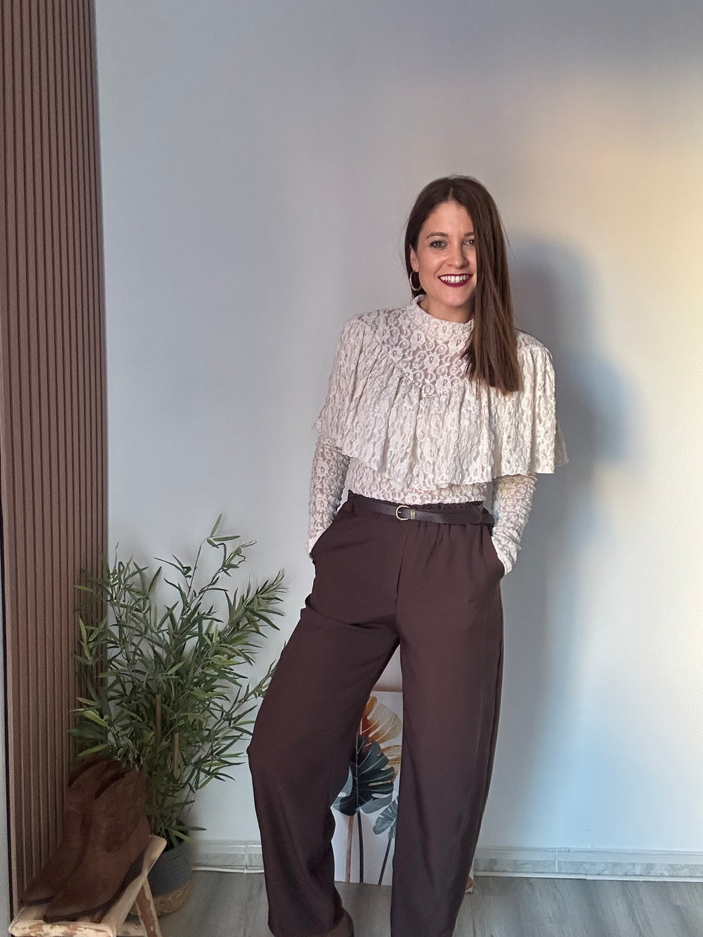 Blusa encaje volante beige