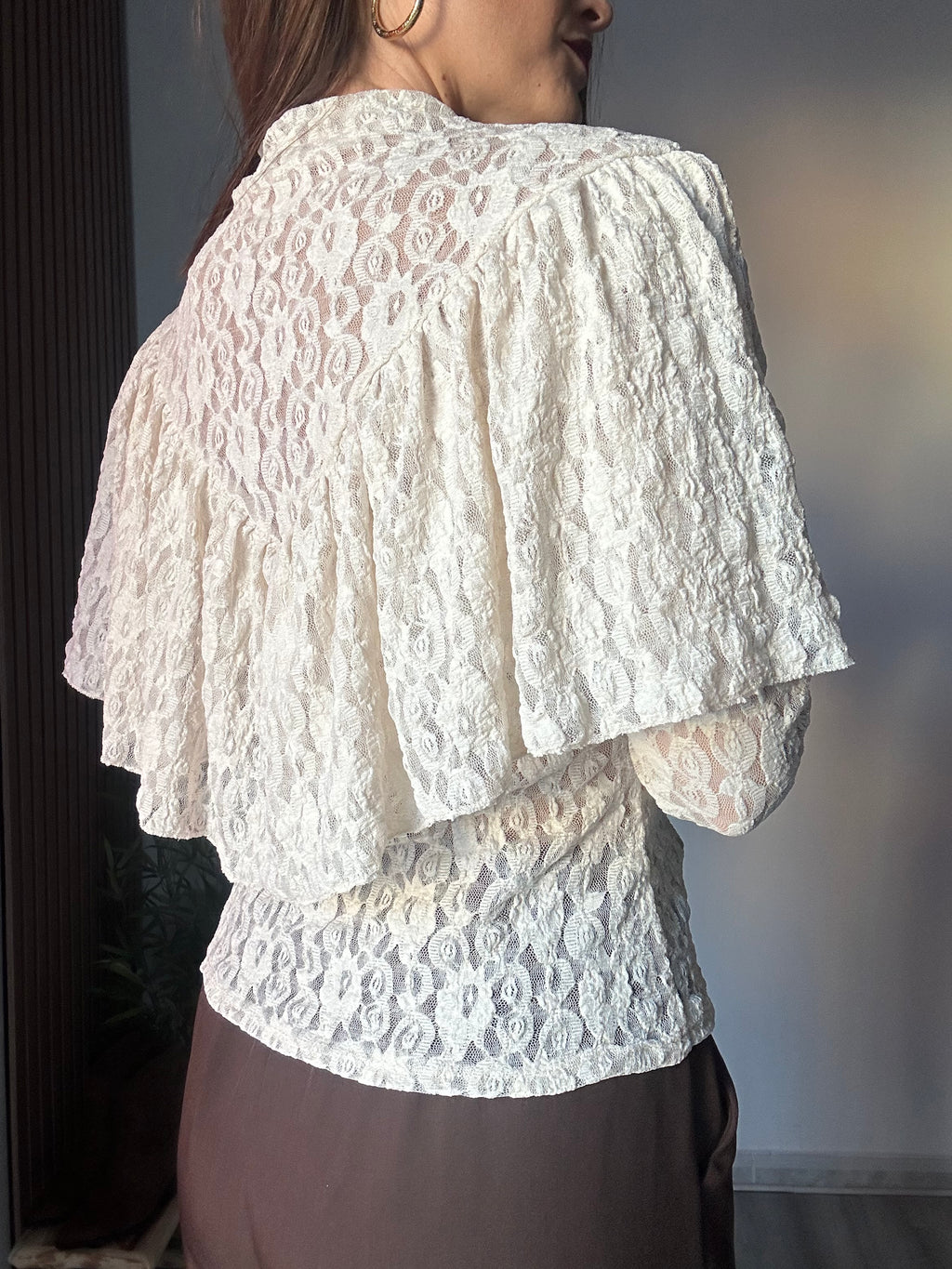 Blusa encaje volante beige