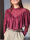 Blusa encaje volante vino