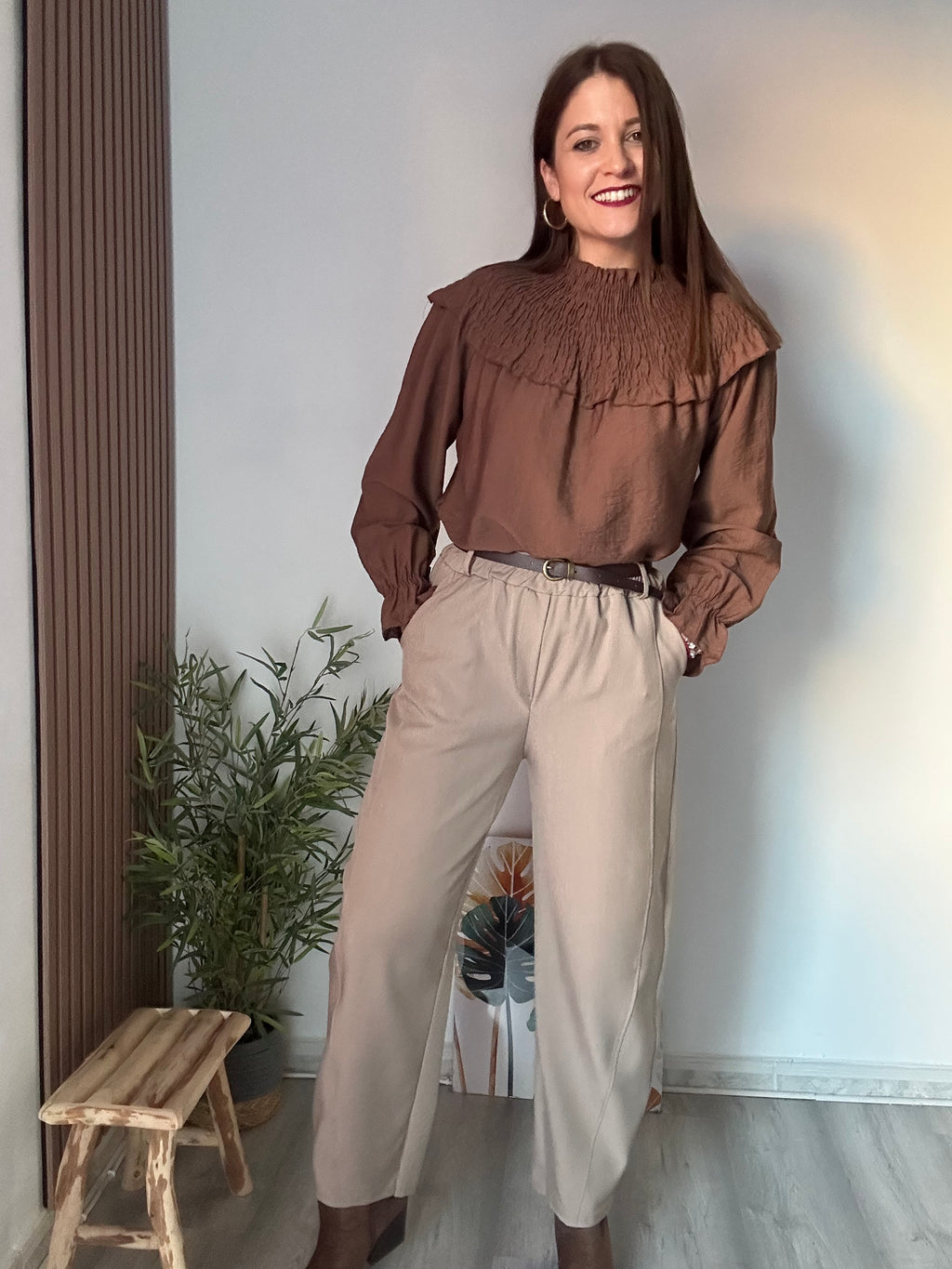 Blusa escote fruncido marrón