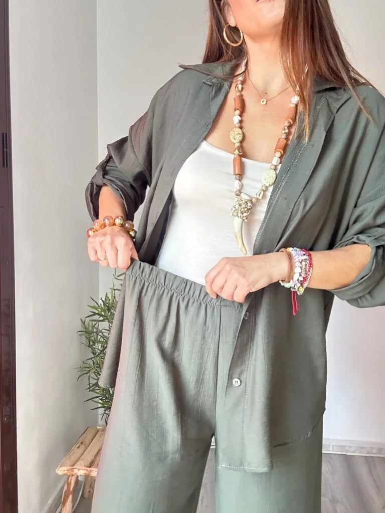 Conjunto verde oscuro camisa