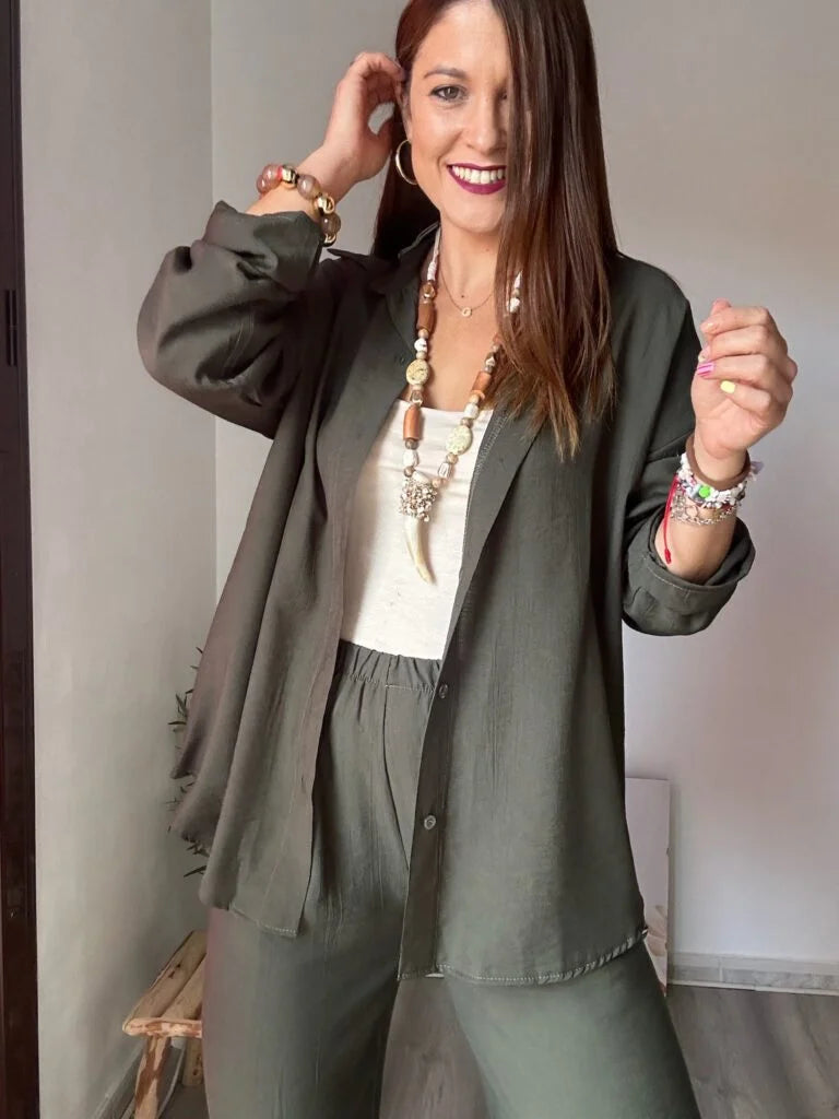 Conjunto verde oscuro camisa