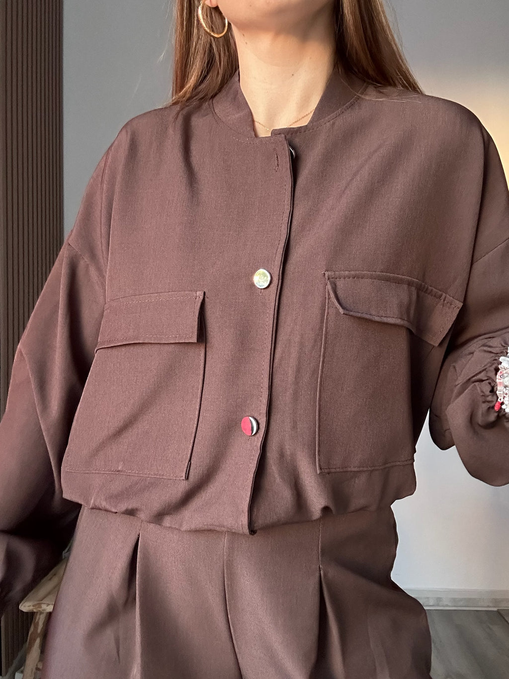 Conjunto bomber marrón
