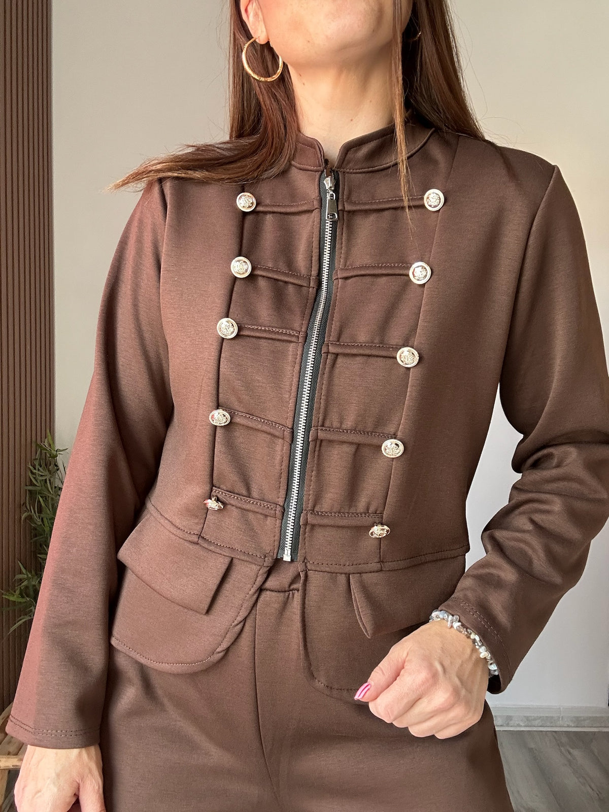 Conjunto militar marrón