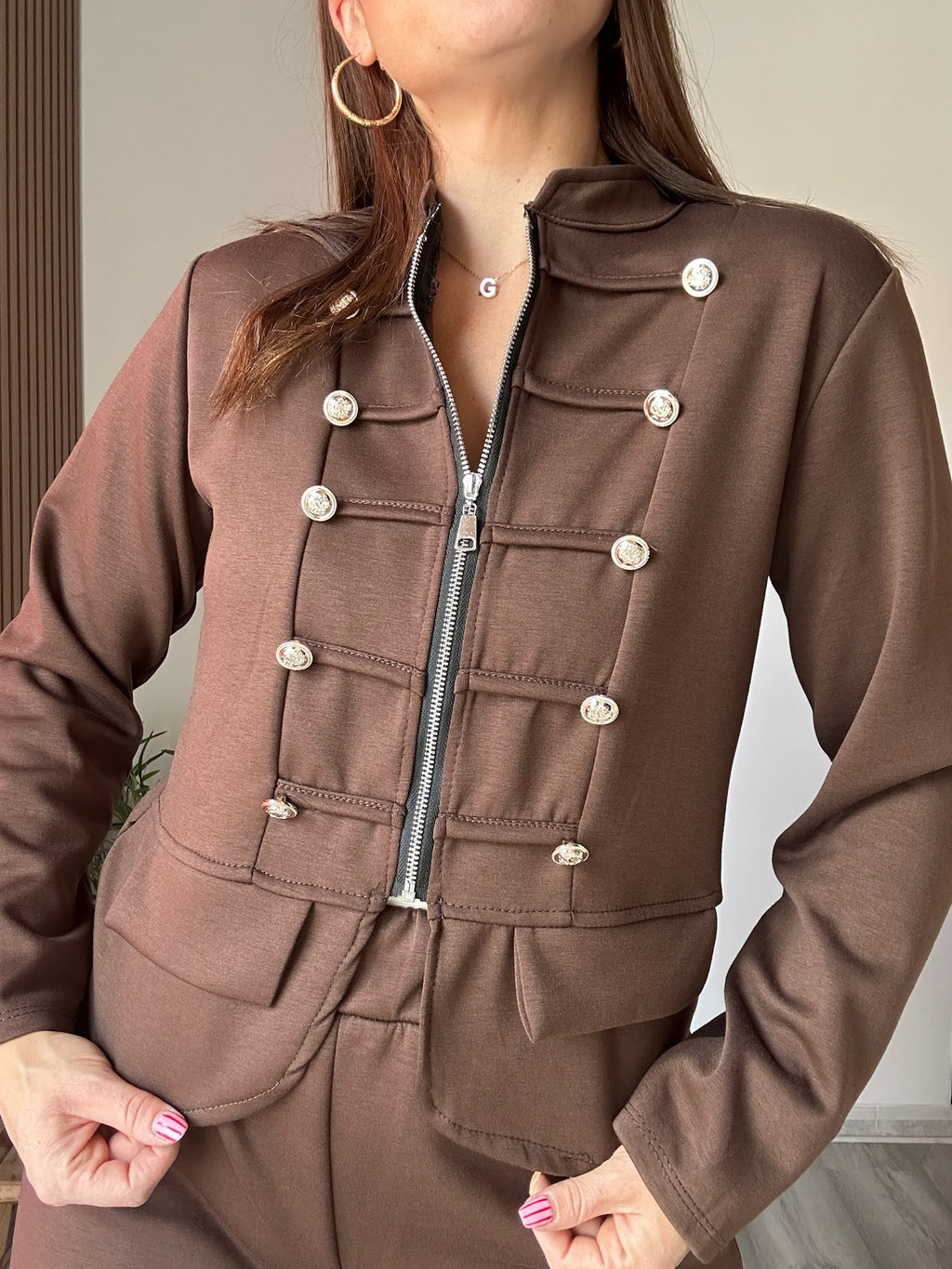 Conjunto militar marrón