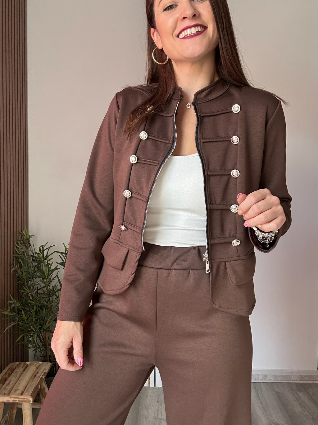 Conjunto militar marrón
