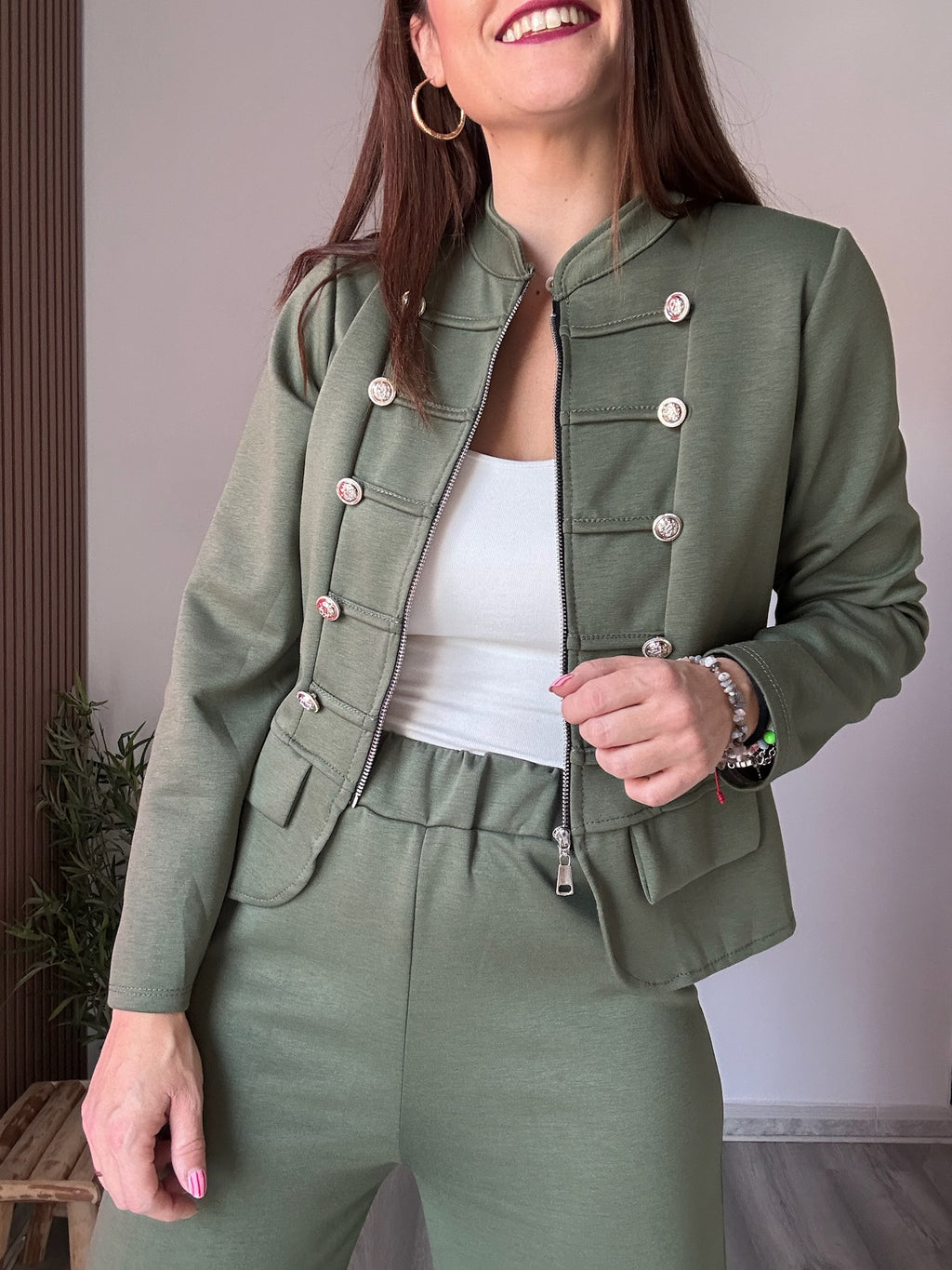 Conjunto militar verde