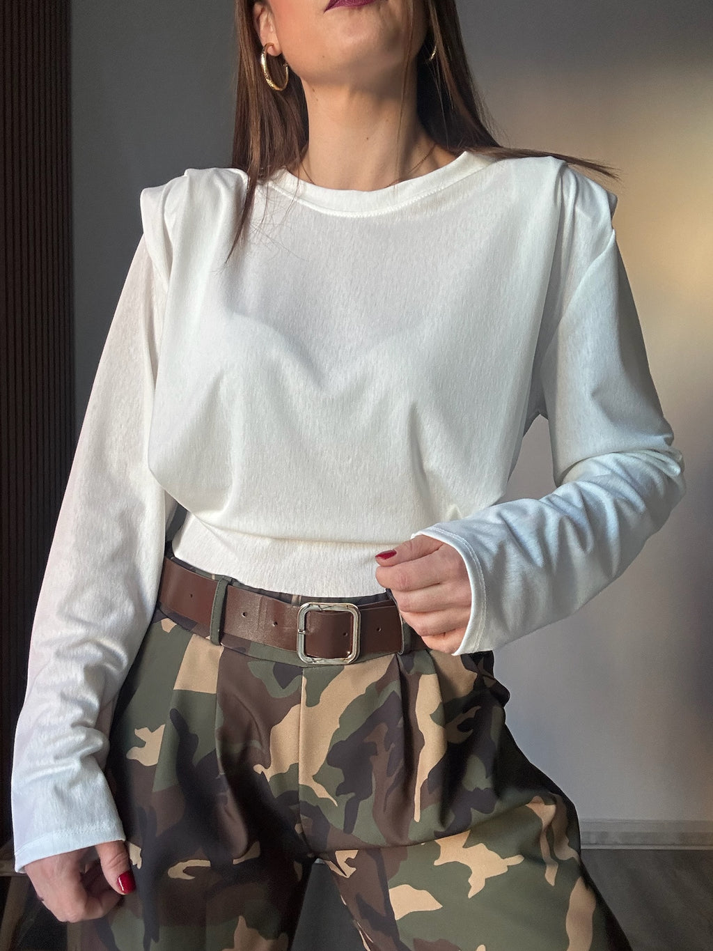 Camisa Básica Blanca Hombreras