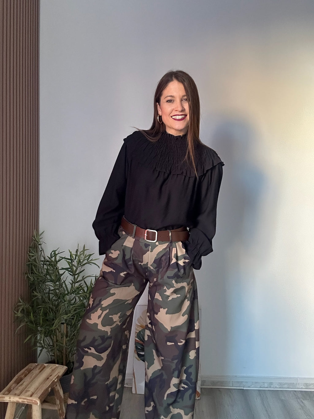 Blusa escote fruncido negra