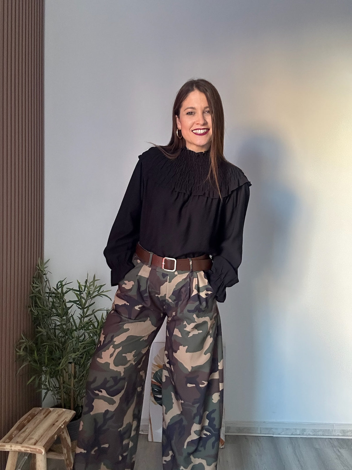 Blusa escote fruncido negra