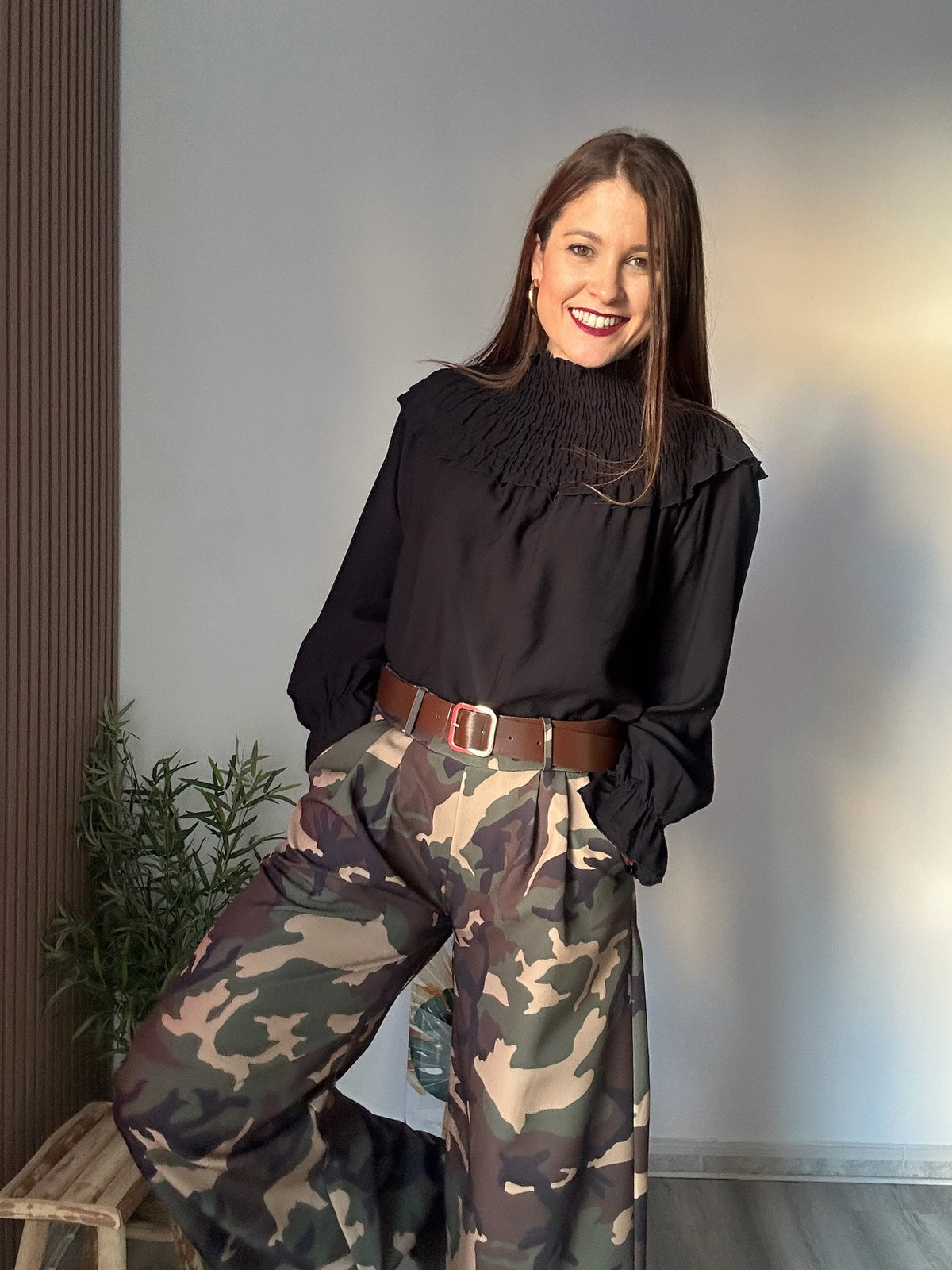 Blusa escote fruncido negra