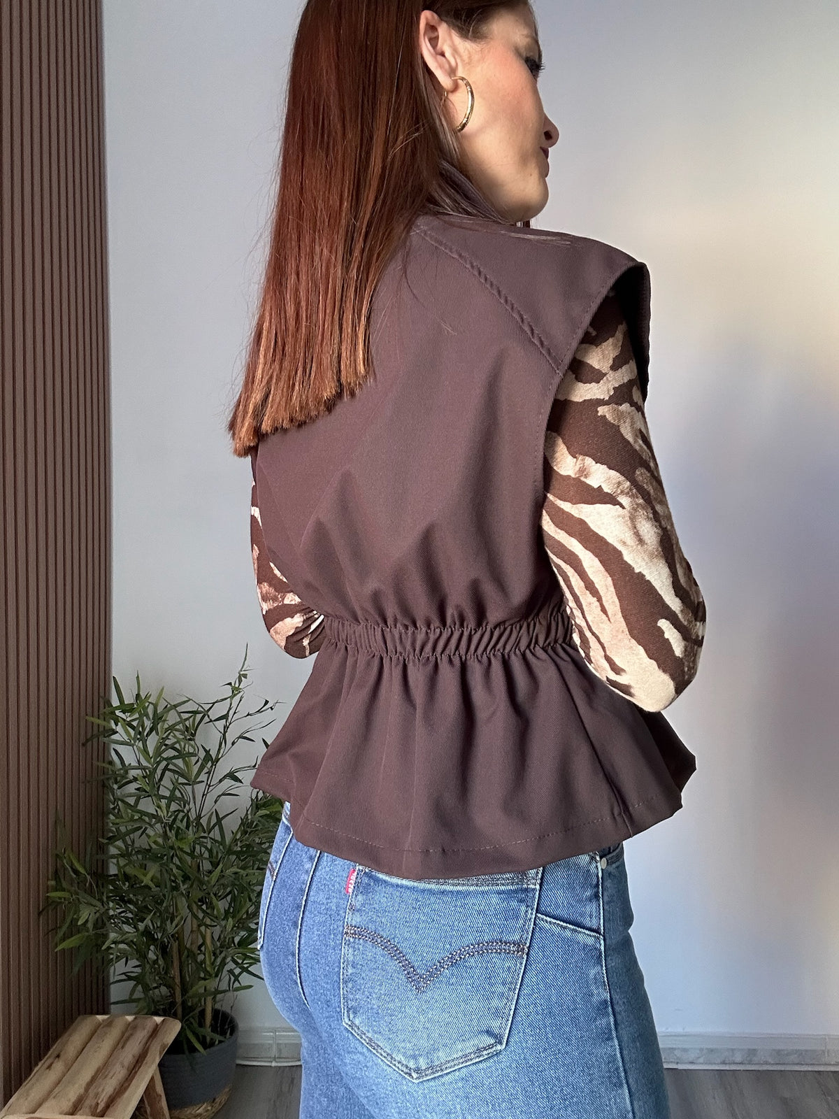Chaleco peplum marrón
