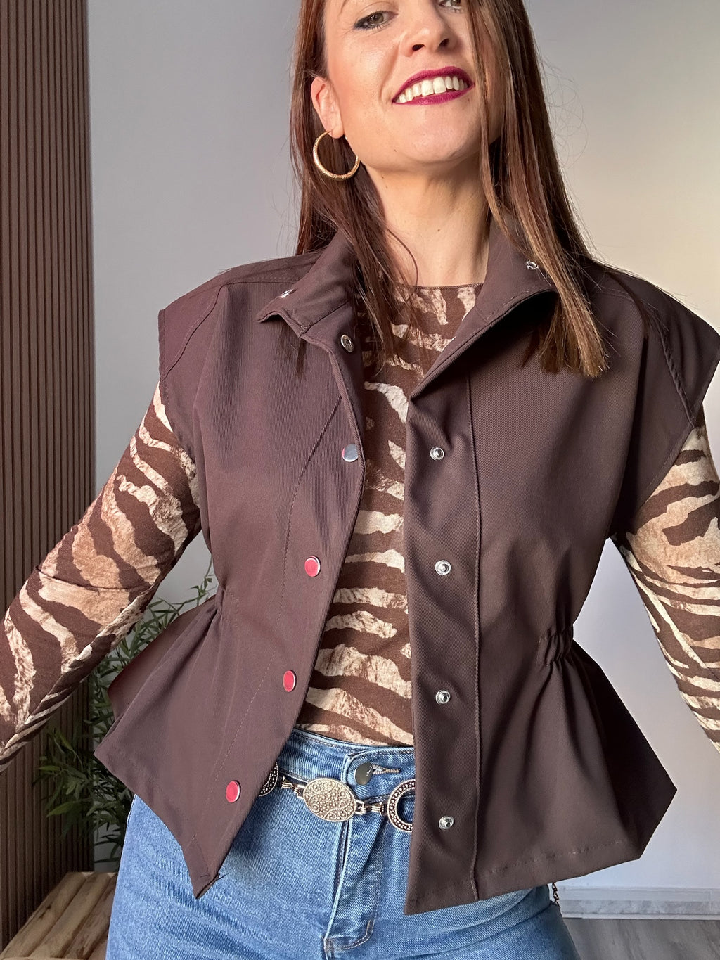 Chaleco peplum marrón