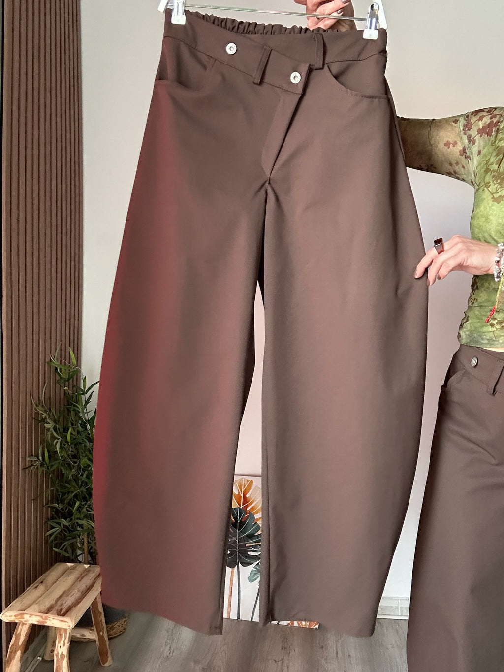 Pantalón ballon marrón doble botonadura