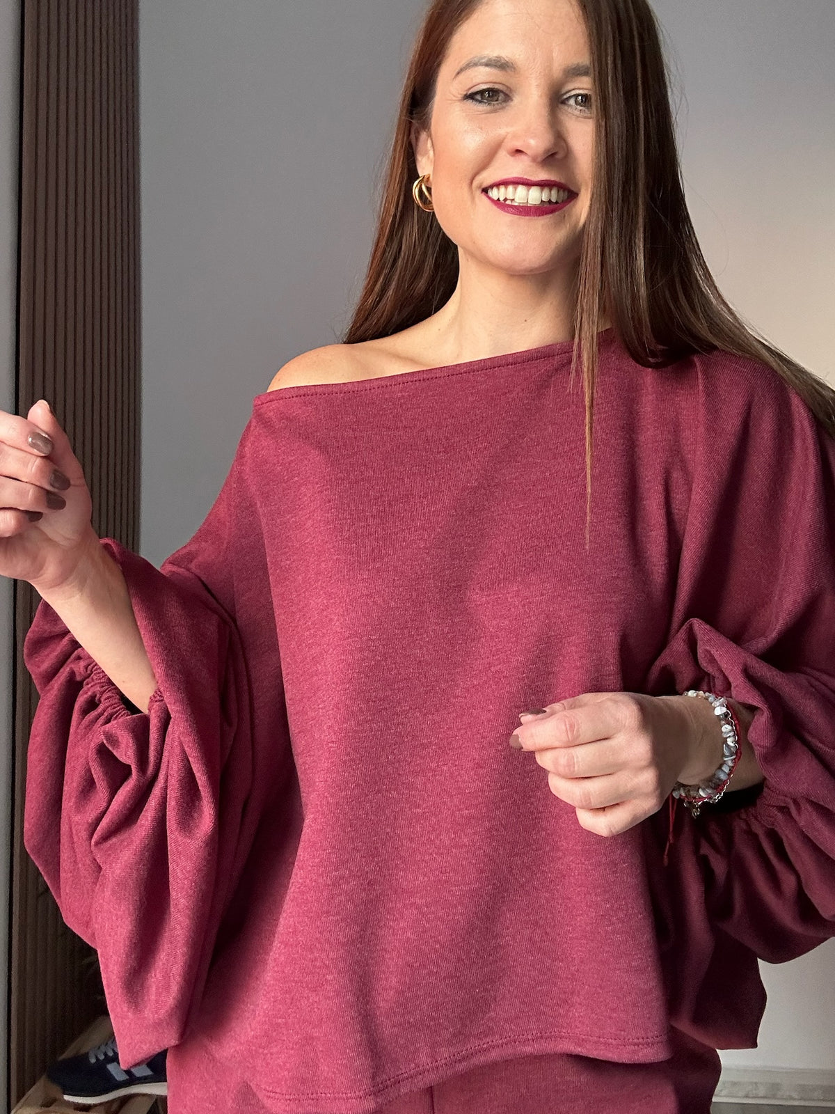 Conjunto mangas murciélago vino