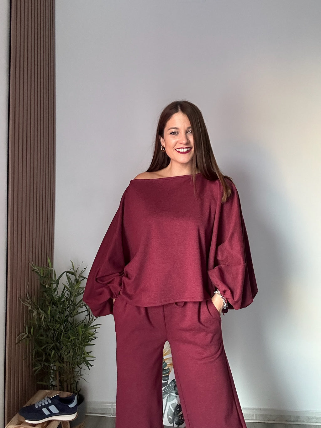 Conjunto mangas murciélago vino