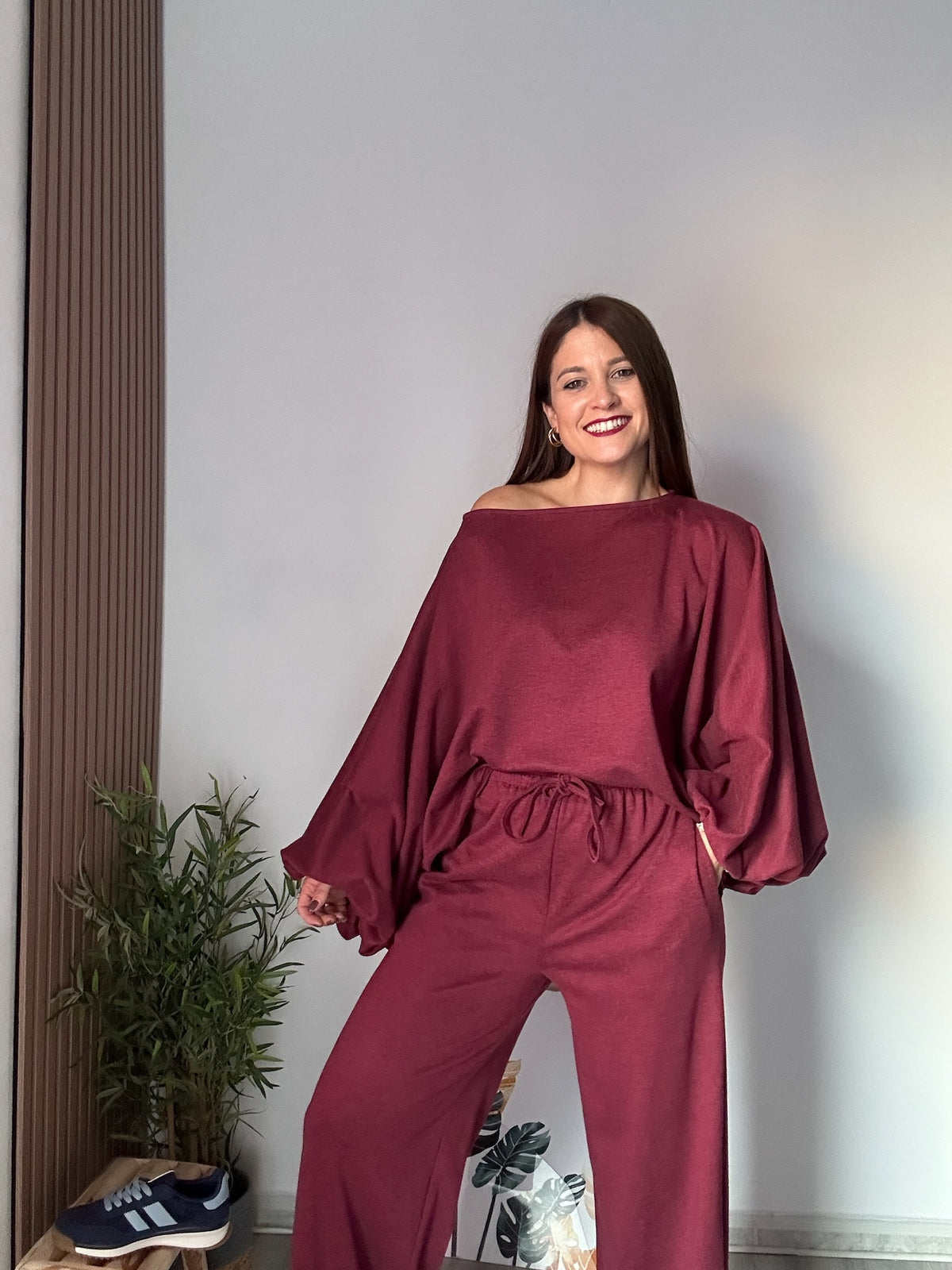 Conjunto mangas murciélago vino