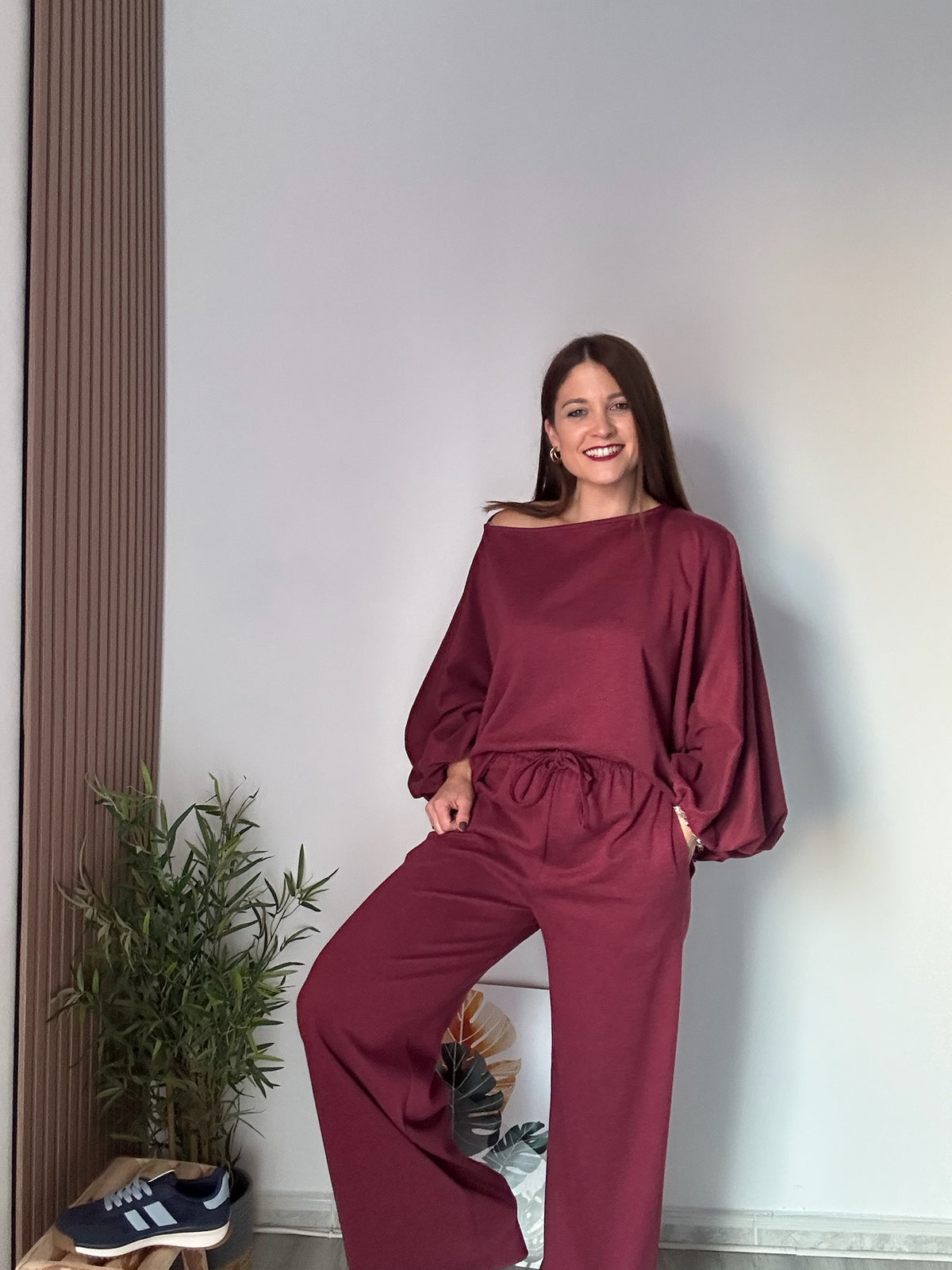 Conjunto mangas murciélago vino