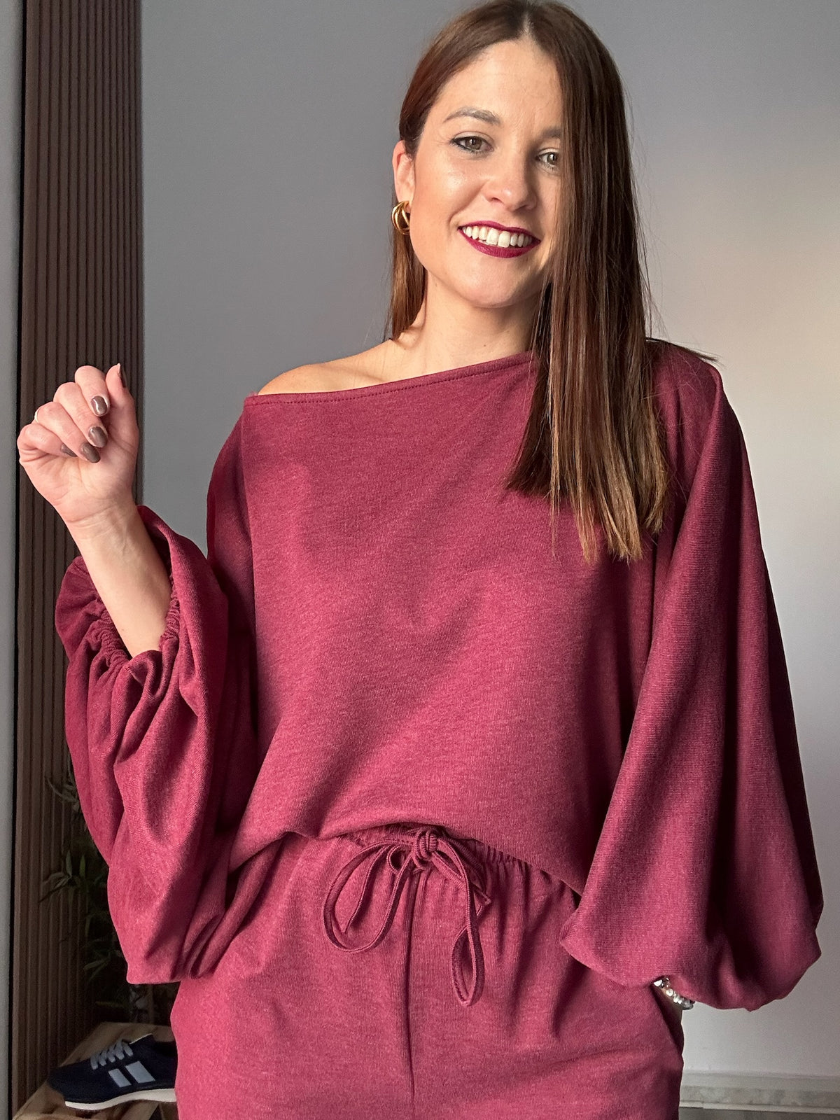 Conjunto mangas murciélago vino