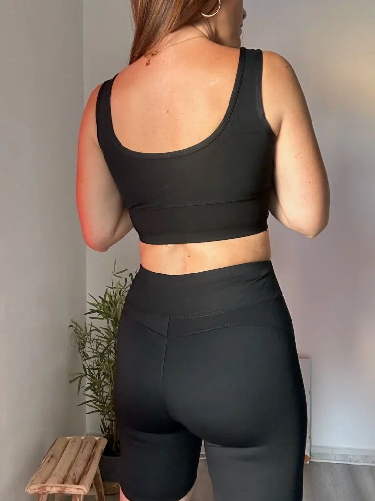 Conjunto deportivo negro