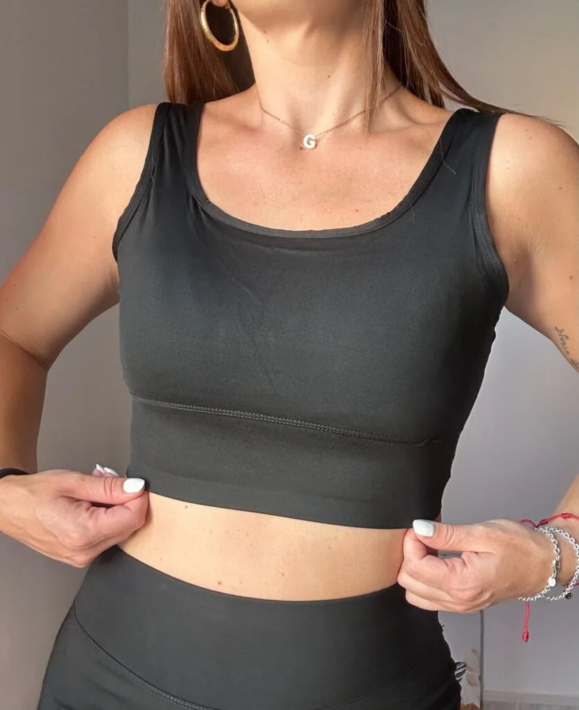 Conjunto deportivo negro