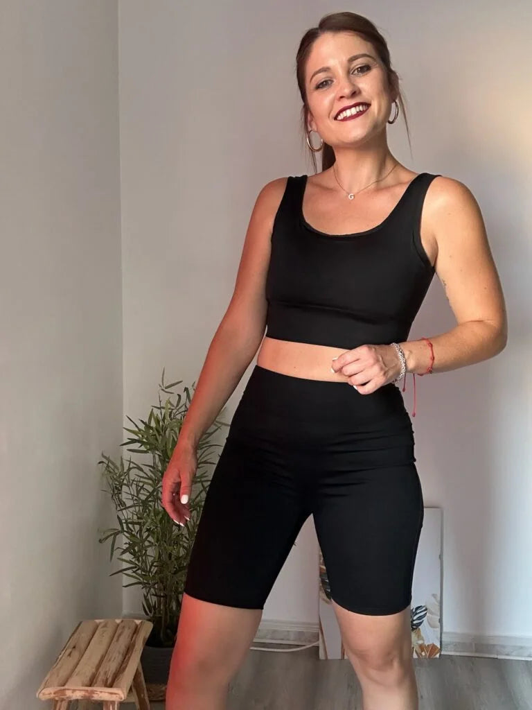 Conjunto deportivo negro