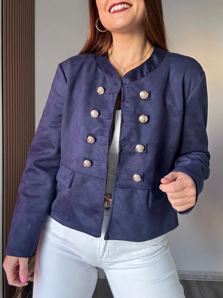 chaqueta militar ante azul marino