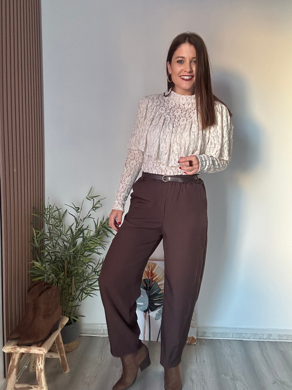 Pantalón costura marrón