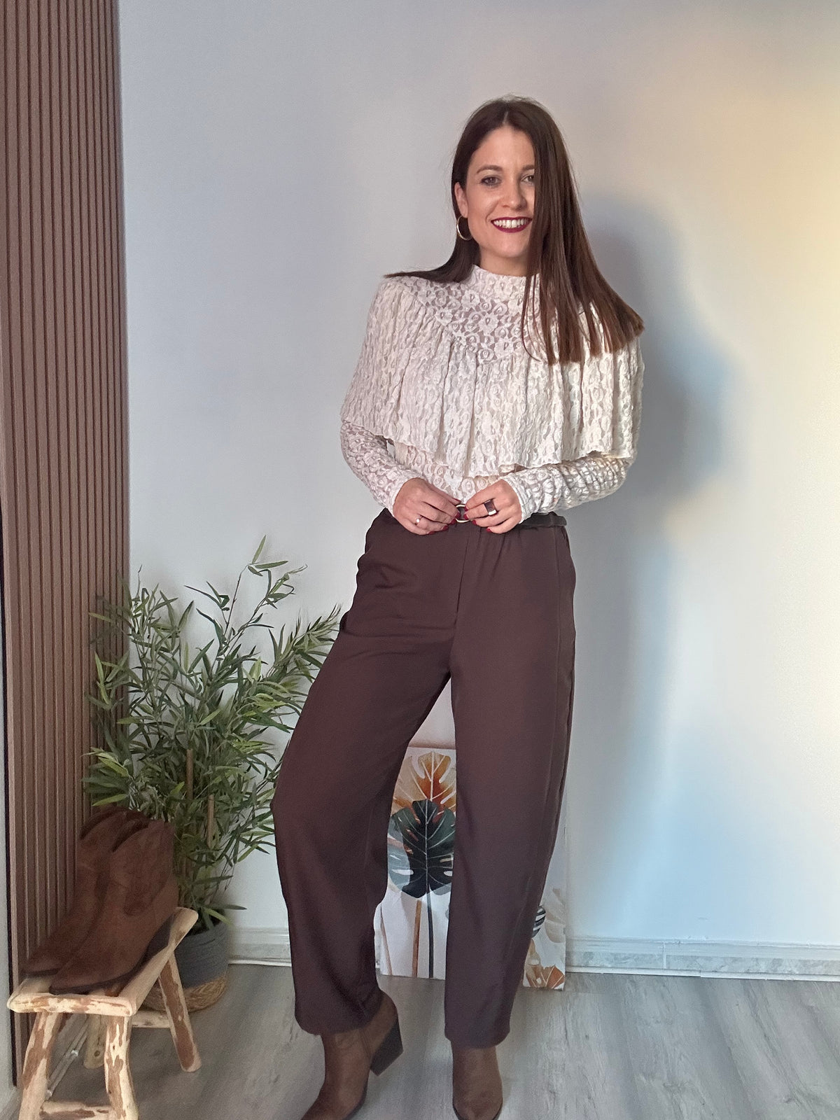 Pantalón costura marrón
