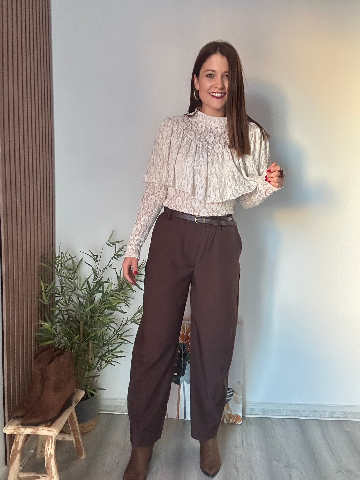 Pantalón costura marrón